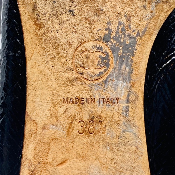 CHANEL Black Patent Leather Ballerina Flats - Picture 13 of 14